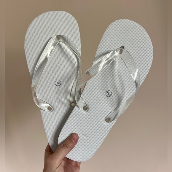 Like-New White Flip Flops with Clear Straps | Size 39/40 | Chic & Comfortable - Picture 1 of 3